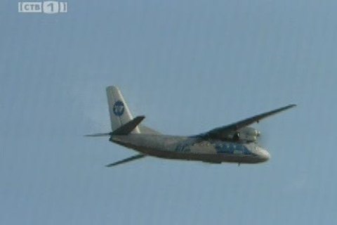 АН-24 в полете чуть не потерял лобовое стекло