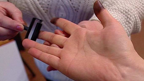 ФМС хочет снимать отпечатки пальцев у детей-мигрантов