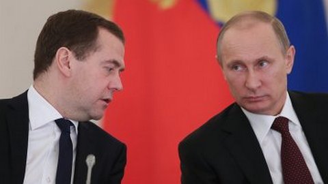 Песков объяснил резкий скачок зарплаты Путина и Медведева