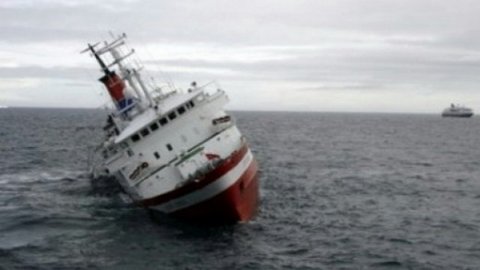 У берегов Южной Кореи затонул корабль со школьниками