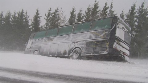 В Ханты-Мансийском районе автобус съехал в кювет