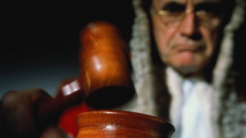А судьи кто? Решения иностранных судов по российским делам станут «нарушением суверенитета РФ»