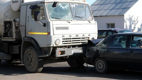 Один человек погиб и двое ранены в результате ДТП в Нефтеюганске