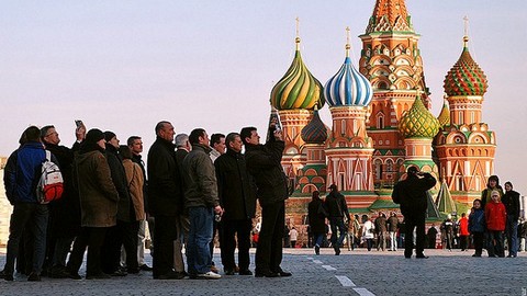 Россия терпит убытки в туриндустрии: иностранцы напуганы украинскими событиями