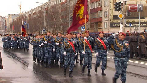 Сургутский парад в честь Дня Победы. ФОТО