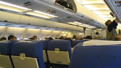 ЧП во время полета: пассажир скончался на борту авиалайнера за 15 минут до посадки