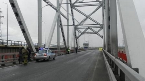 На нефтеюганском мосту через Обь молодой человек пытался совершить суицид