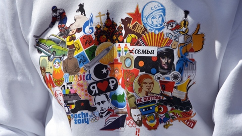 Молодежь меняет футболки FBI и I love NY на патриотичные «Крым наш» и хохлому