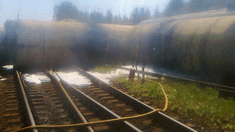 В Пскове на железнодорожной станции произошла крупная авария с разливом нефтепродуктов