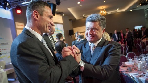 На выборах главы Украины лидирует Порошенко. Кличко метит в мэры Киева, Саакашвили — в советники президента