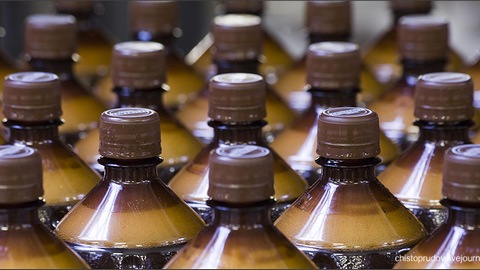 В России могут запретить продажу пива в больших пластиковых бутылках 