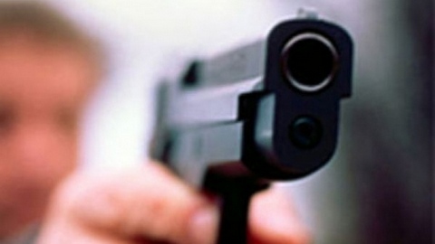 В Сургуте молодой человек угнал автомобиль, угрожая пистолетом его владельцу