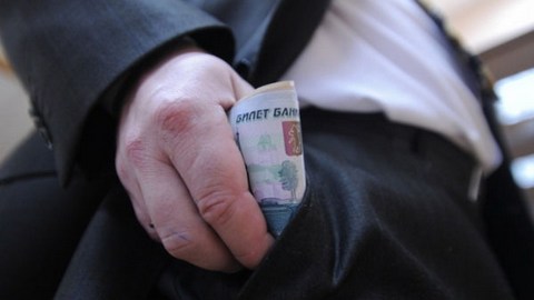 В Югре жалованье госслужащих превышает среднюю зарплату населения в 1,6 раза