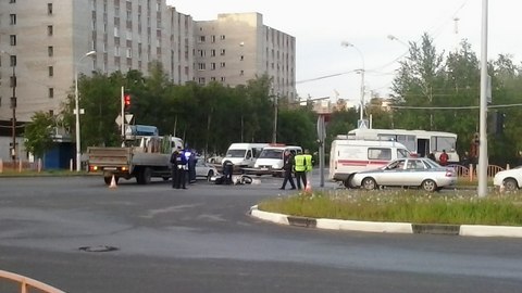 В Сургуте снова погиб мотоциклист, его несовершеннолетняя пассажирка — в реанимации