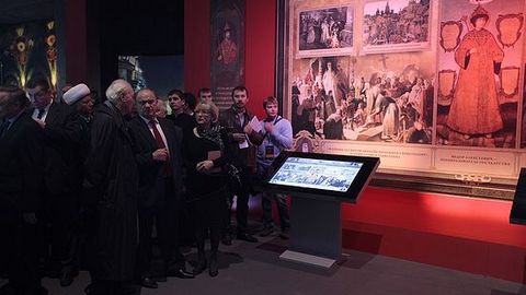 Выставку в честь 400-летия дома Романовых открыл в Тюмени Владимир Якушев