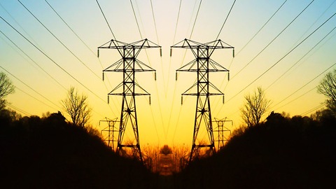 Несколько поселков в Югре на неделю остались без электричества, введен режим ЧС