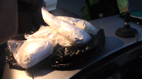 Под Сургутом задержали наркоторговца с 32 кг психотропных веществ в машине