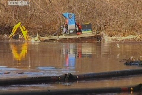 Нефтяники ликвидируют прошлогодние разливы нефти