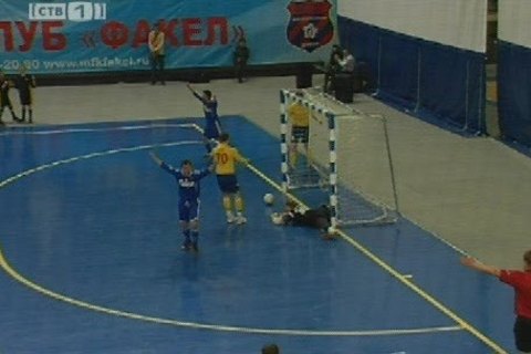 Сургутский «Факел» проиграл «Сибиряку»