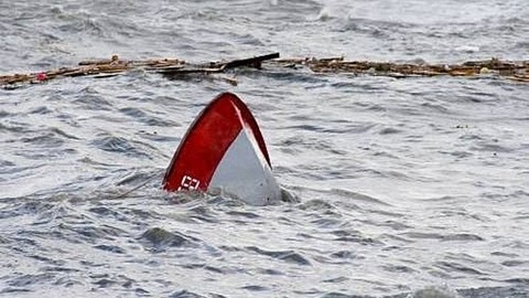 Двухлетний ребенок утонул в Оби — лодка, в которой он плыл со взрослыми, пошла ко дну из-за сильных волн