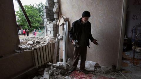 Украинский снаряд попал в дом в российском Донецке, 1 человек погиб
