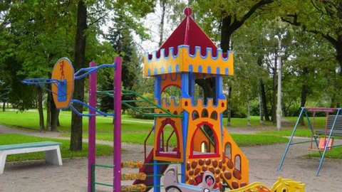 Детские площадки до конца лета получат 70 сургутских дворов