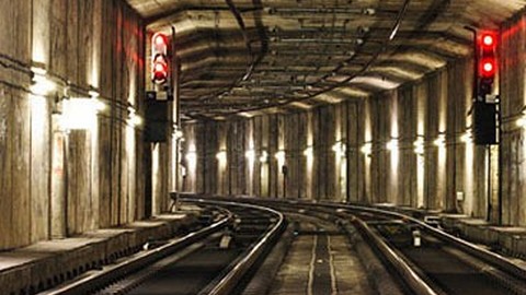 В московском метро вагоны сошли с рельсов: трое погибших, 70 раненых. ФОТО