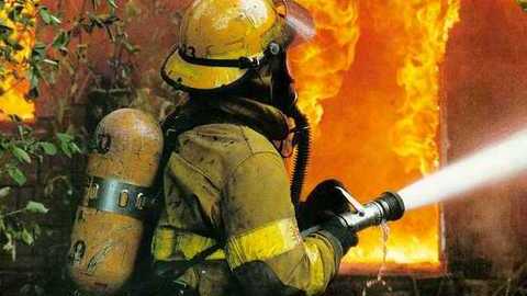 Во время пожара на базе отдыха в Краснодарском крае эвакуировано 80 человек