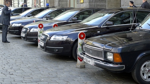 Чиновникам посоветуют выбирать автомобили из дружественных России стран
