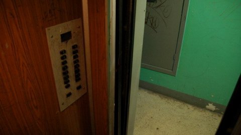 Житель Сургута получил судимость за оскорбительную надпись в лифте