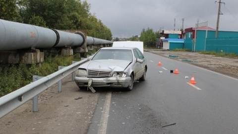 В Сургуте Mercedes врезался в грузовую «Газель», водитель которой нарушил ПДД