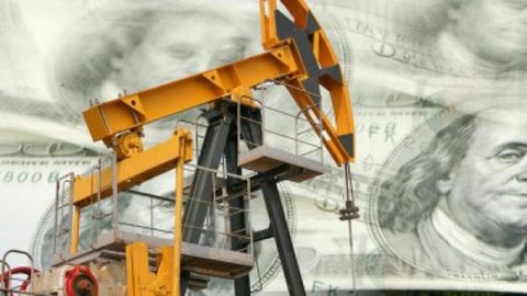 ЕС ввел санкции против «Газпромнефти» и «Роснефти»