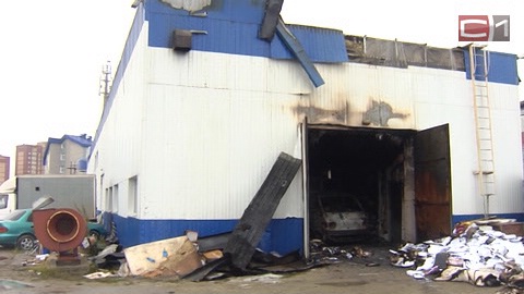 Сургутские пожарные рассказали подробности возгорания на складе канцтоваров 
