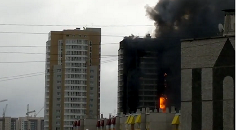 В Красноярске горит 25-этажный дом.ВИДЕО