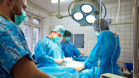 Практикантка больницы в Казани фотографировалась для соцсетей с внутренними органами пациентов