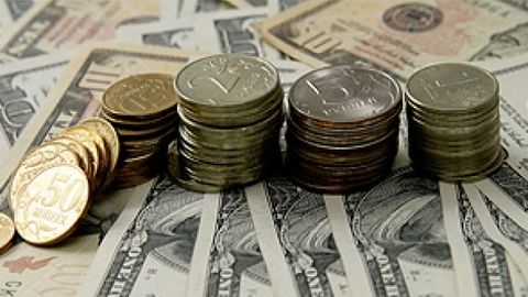 Доллар впервые преодолел рубеж в 40 рублей, евро «дорос» до 50 рублей