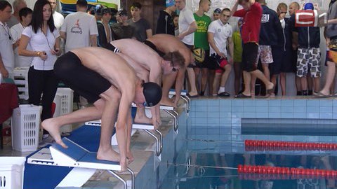 Сургут на пару дней стал столицей водных видов спорта, приняв окружные соревнования по плаванию
