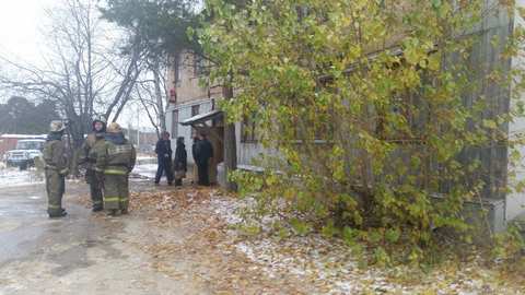 В горящей квартире в Сургуте обнаружен труп женщины с ножевыми ранениями
