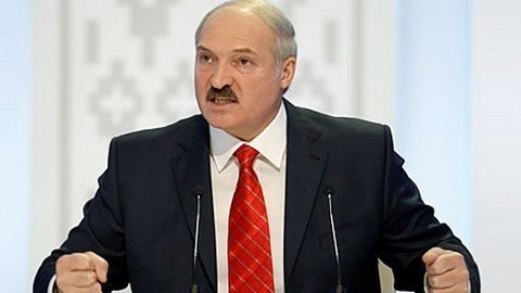 Лукашенко «заставит всех работать» - в УК Белоруссии вводят наказание за тунеядство
