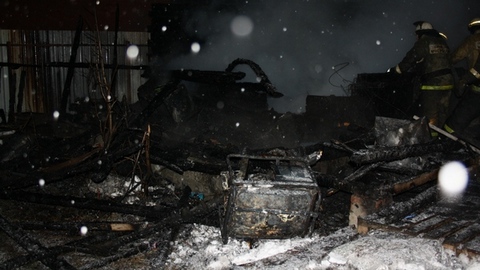 Причиной ночного пожара, где в огне погибли женщина и ребенок, мог стать электрогенератор