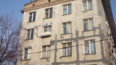 Жильцы ветхого квартала Москвы потребовали сноса домов в стихах. ВИДЕО