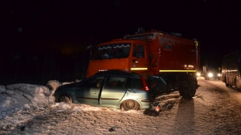 Peugeot врезался в КамАЗ на трассе Сургут — Нижневартовск