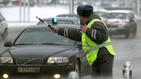 Инспекторам ГИБДД запретят снимать номера с машин, но разрешат освидетельствование без понятых