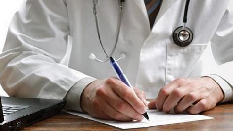 Минздрав РФ снизит количество  бумажной  работы для врачей