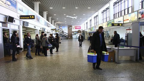 Женщина умерла в аэропорту Тюмени в ожидании рейса, которым ее должны были депортировать