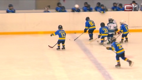 За призы Ледового дворца поборолись юные хоккеисты из Сургута, Тюмени и Ханты-Мансийска 