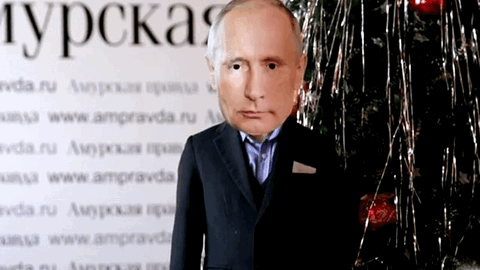 Молодежь выбирает политику. Российские школьники пришли на "елку" в костюмах Путина и Сталина