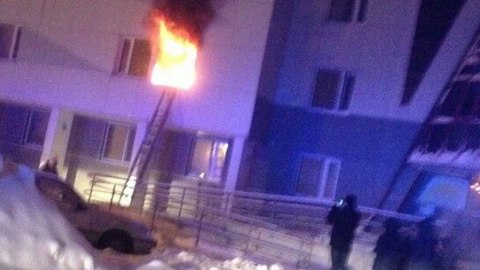 В Ханты-Мансийске загорелось студенческое общежитие, эвакуировали больше 20 человек