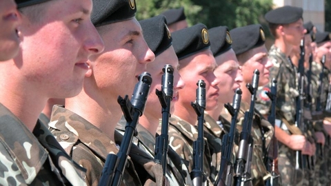 Иностранцам разрешили служить по контракту в российской армии. Главное условие – знать русский