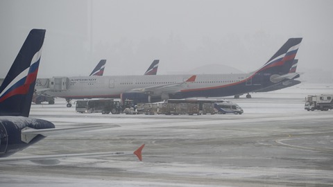 Из-за снегопада в Москве были задержаны десятки рейсов